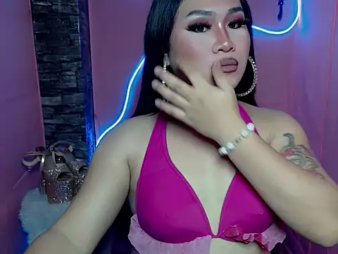 pretty lassy online show from November 18, 2025, 4:21 pm