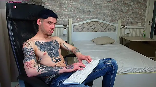 Snapshot of JonahShaw chatting on May 12, 2026, 4:53 am JonahShaw online show from May 12, 2026, 4:53 am