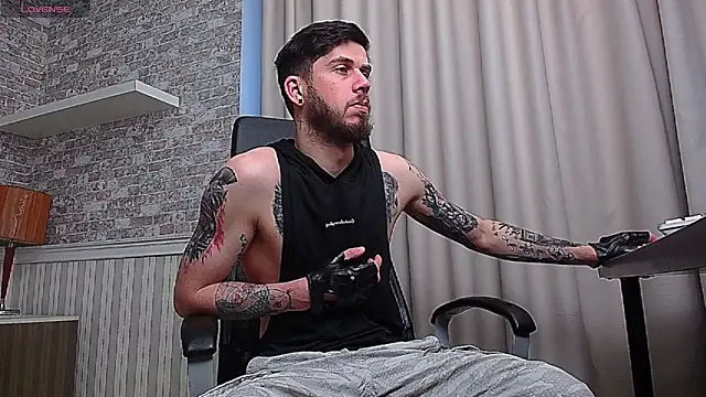 Snapshot of JonahShaw chatting on February 2, 2026, 5:39 am JonahShaw online show from February 2, 2026, 5:39 am