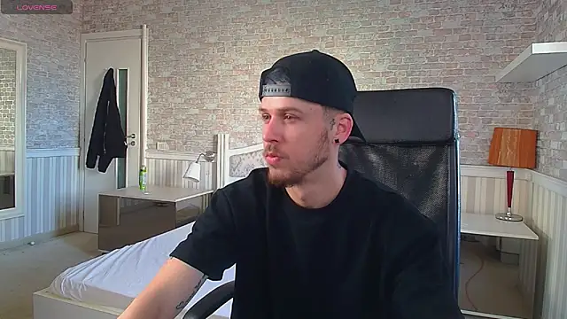 Snapshot of JonahShaw chatting on May 24, 2026, 4:56 am JonahShaw online show from May 24, 2026, 4:56 am