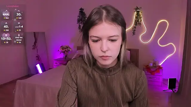 Snapshot of Lisa_Blossom chatting on April 15, 2026, 6:08 am Lisa Blossom online show from April 15, 2026, 6:08 am