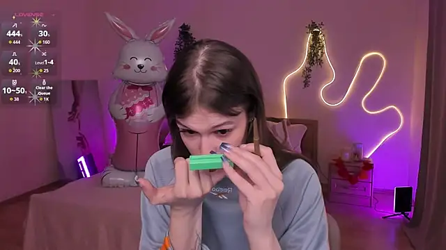 Snapshot of Lisa_Blossom chatting on April 8, 2026, 6:04 am Lisa Blossom online show from April 8, 2026, 6:04 am