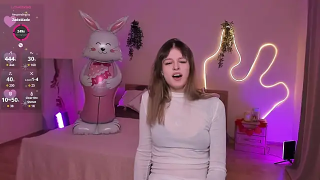 Snapshot of Lisa_Blossom chatting on April 6, 2026, 6:14 am Lisa Blossom online show from April 6, 2026, 6:14 am