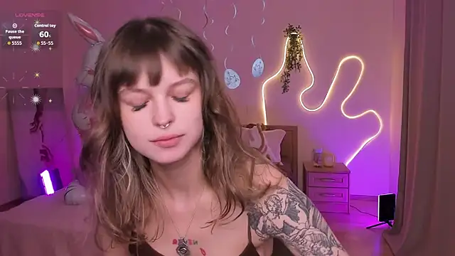 Snapshot of Lisa_Blossom chatting on April 1, 2026, 6:04 am Lisa Blossom online show from April 1, 2026, 6:04 am