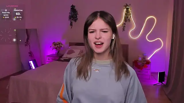 Snapshot of Lisa_Blossom chatting on April 11, 2026, 6:10 am Lisa Blossom online show from April 11, 2026, 6:10 am