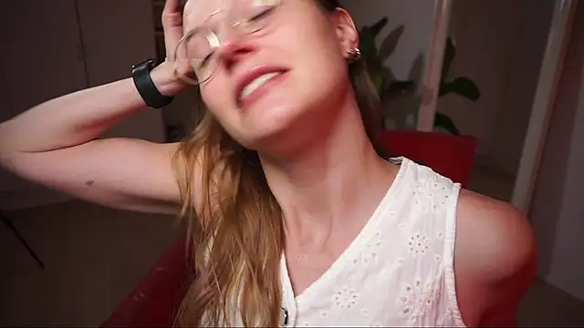 Snapshot of Scorpion_Peach chatting on November 28, 2025, 2:50 pm Scorpion Peach online show from November 28, 2025, 2:50 pm