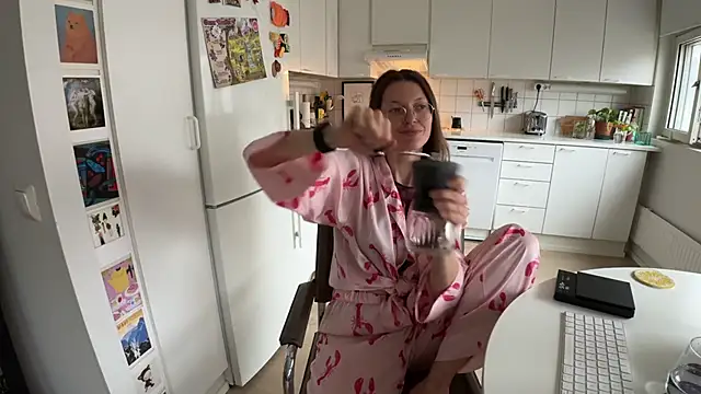 Snapshot of Scorpion_Peach chatting on November 7, 2025, 10:20 am Scorpion Peach online show from November 7, 2025, 10:20 am