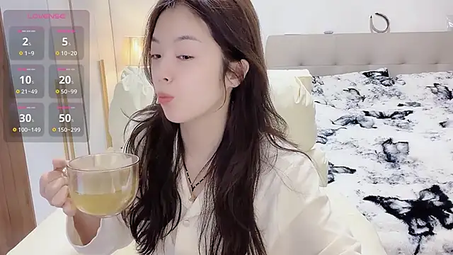 Snapshot of T-LL77- chatting on February 11, 2026, 3:23 pm T-LL77- online show from February 11, 2026, 3:23 pm