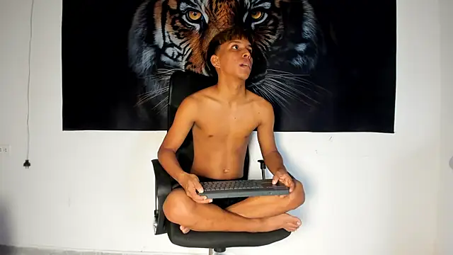 Snapshot of tyler_twink_boy chatting on June 10, 2026, 1:56 pm tyler twink boy online show from June 10, 2026, 1:56 pm
