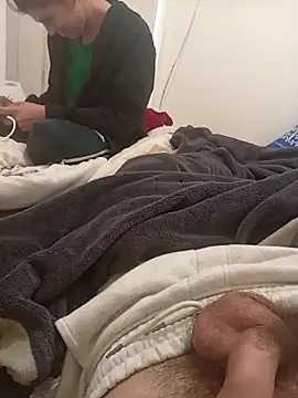 Snapshot of Couplefrsex chatting on October 19, 2025, 2:09 pm Couplefrsex online show from October 19, 2025, 2:09 pm