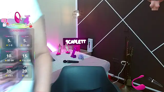 ScarletHott  online show from November 7, 2025, 12:21 pm