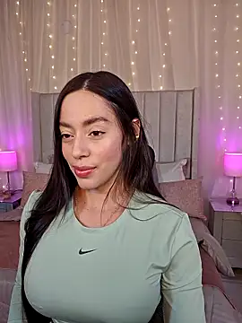 Snapshot of AriadnaTaylor chatting on June 19, 2026, 4:35 pm AriadnaTaylor online show from June 19, 2026, 4:35 pm