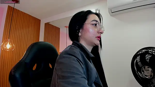 Snapshot of selena_rous chatting on September 25, 2025, 1:17 pm selena rous online show from September 25, 2025, 1:17 pm