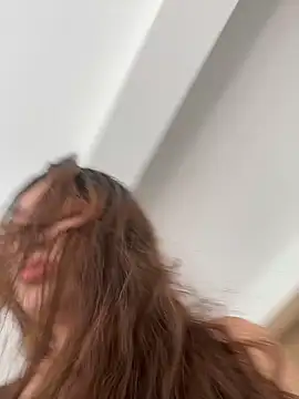 Isa Villamarin online show from October 16, 2025, 2:47 pm