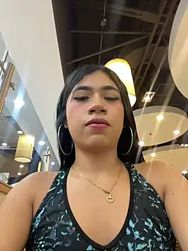 Snapshot of LiaSaenz27 chatting on October 8, 2025, 2:29 pm LiaSaenz27 online show from October 8, 2025, 2:29 pm