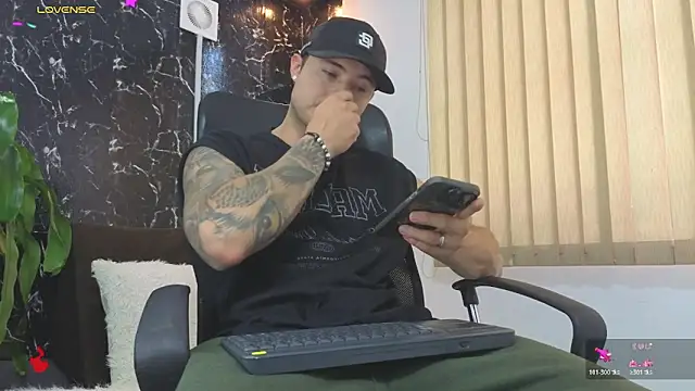 Snapshot of Alexander_ferre chatting on March 20, 2026, 1:23 pm Alexander ferre online show from March 20, 2026, 1:23 pm