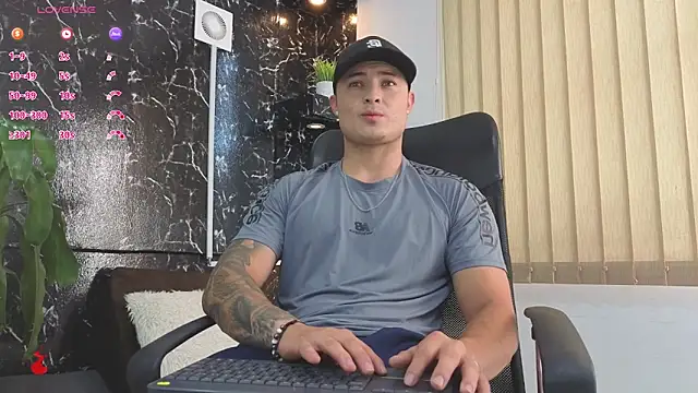 Snapshot of Alexander_ferre chatting on April 2, 2026, 1:18 pm Alexander ferre online show from April 2, 2026, 1:18 pm