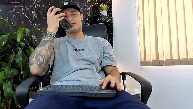 Snapshot of Alexander_ferre chatting on March 7, 2026, 2:55 pm Alexander ferre online show from March 7, 2026, 2:55 pm