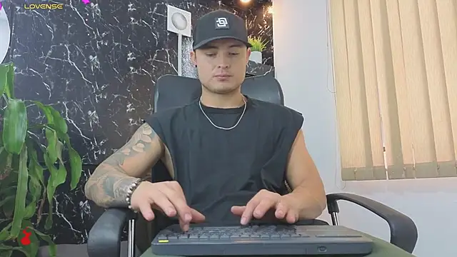 Snapshot of Alexander_ferre chatting on March 11, 2026, 12:43 pm Alexander ferre online show from March 11, 2026, 12:43 pm