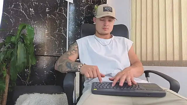 Snapshot of Alexander_ferre chatting on April 15, 2026, 1:48 pm Alexander ferre online show from April 15, 2026, 1:48 pm