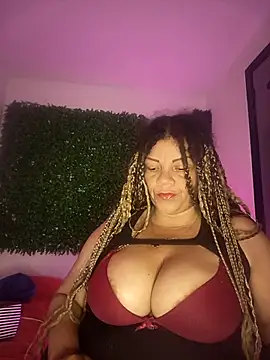 Snapshot of Eva_Luxei chatting on October 12, 2025, 11:17 pm Eva Luxei online show from October 12, 2025, 11:17 pm