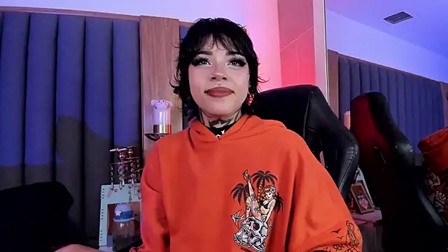 Snapshot of misstomie_ chatting on February 25, 2026, 5:13 pm misstomie online show from February 25, 2026, 5:13 pm