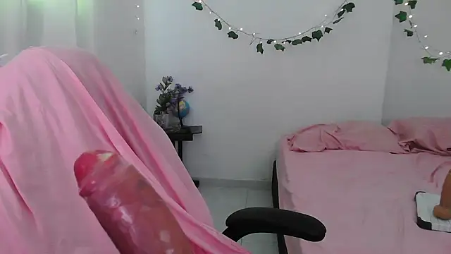 Juicy elenxx online show from May 8, 2026, 5:00 am