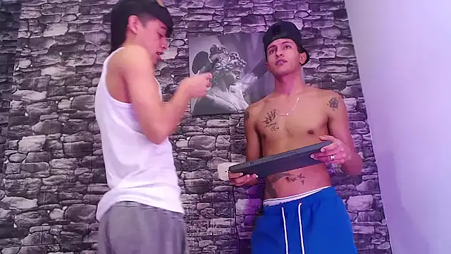 gustavo saaled19  online show from October 19, 2025, 10:01 pm