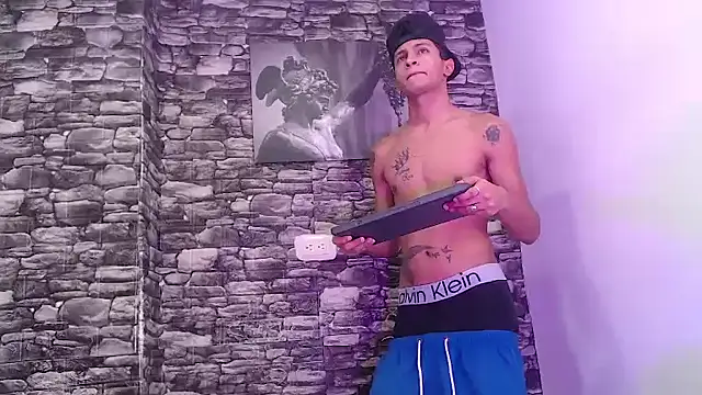 gustavo saaled19  online show from October 20, 2025, 9:37 pm