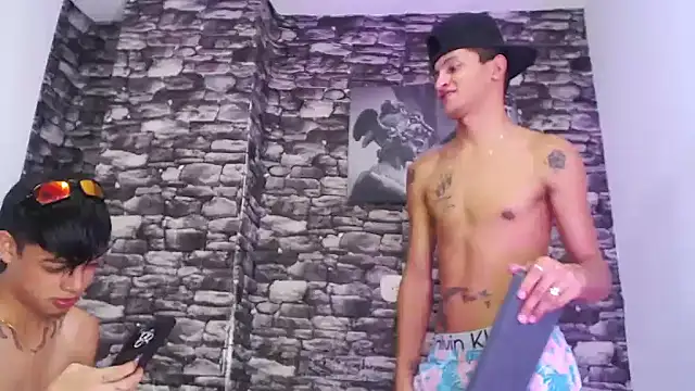 gustavo saaled19  online show from October 21, 2025, 10:42 pm