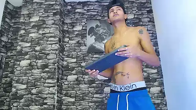 gustavo saaled19  online show from October 12, 2025, 3:24 pm