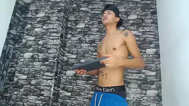 gustavo saaled19  online show from October 17, 2025, 9:49 pm