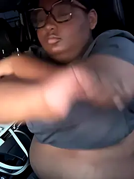 PoppyLuxe online show from November 18, 2025, 10:24 pm