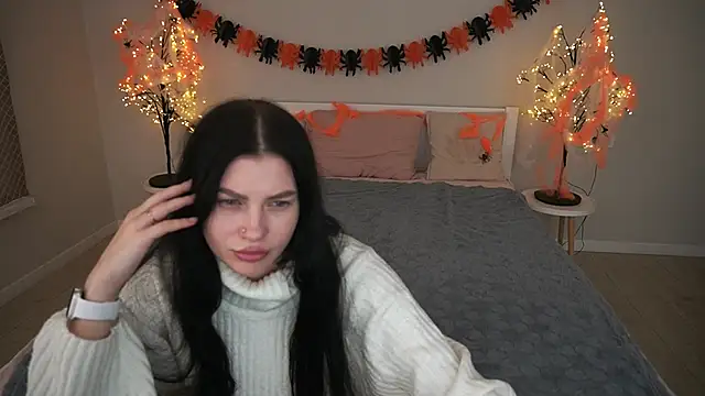 Snapshot of SkyBri_i chatting on October 28, 2025, 2:05 pm SkyBri i online show from October 28, 2025, 2:05 pm