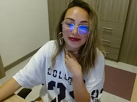 Snapshot of fox_renata chatting on October 24, 2025, 2:21 am fox renata online show from October 24, 2025, 2:21 am