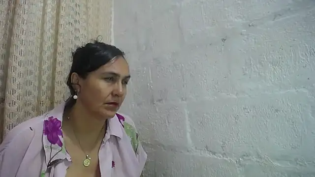 Snapshot of gabbyparker_ chatting on May 6, 2026, 9:35 am gabbyparker online show from May 6, 2026, 9:35 am
