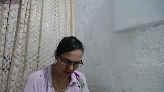 Snapshot of gabbyparker_ chatting on September 17, 2025, 9:33 am gabbyparker online show from September 17, 2025, 9:33 am