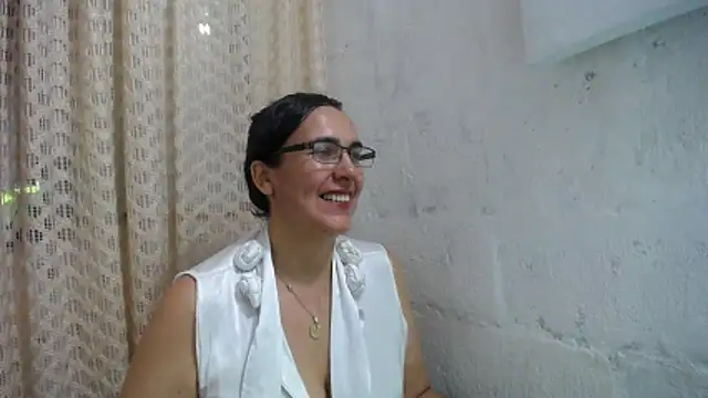 gabbyparker  online show from December 17, 2025, 9:53 pm