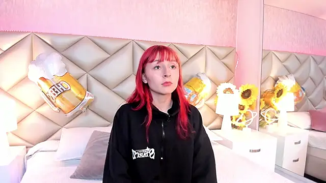 dafnne hall online show from October 2, 2025, 4:16 am