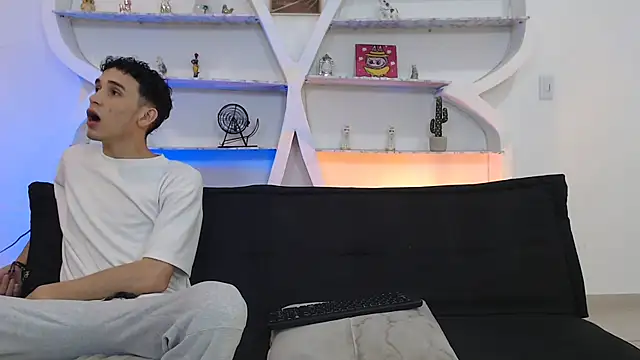 THREE GUYS HOT online show from November 28, 2025, 7:25 pm