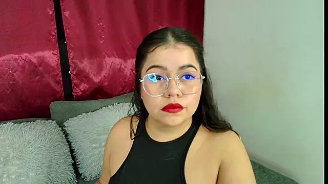 Snapshot of LilyRousee chatting on October 4, 2025, 8:43 pm LilyRousee online show from October 4, 2025, 8:43 pm