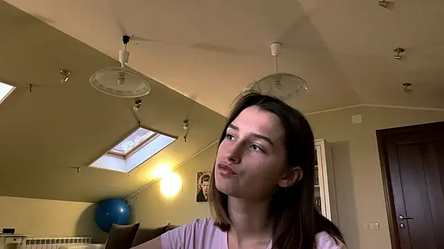 DarlineBrustera online show from September 18, 2025, 2:42 pm