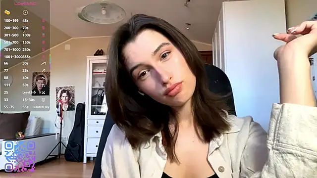DarlineBrustera online show from May 23, 2026, 2:16 pm
