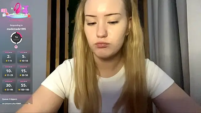 PandaFluff online show from November 12, 2025, 4:44 pm