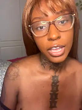 MistiSavannah online show from November 10, 2025, 4:23 pm