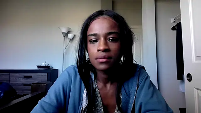 Snapshot of Marlowlovee chatting on October 7, 2025, 4:19 pm Marlowlovee online show from October 7, 2025, 4:19 pm