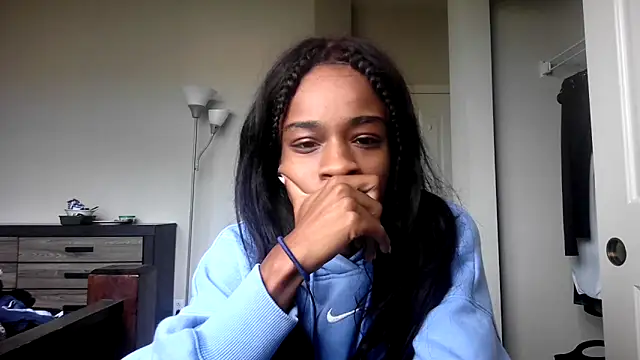Snapshot of Marlowlovee chatting on September 25, 2025, 4:13 pm Marlowlovee online show from September 25, 2025, 4:13 pm