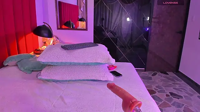 eimy jones  online show from January 17, 2026, 3:21 am