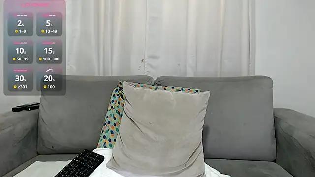 carolinefantasy  online show from April 28, 2026, 1:59 pm