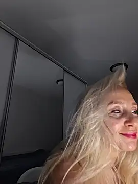 merlyn4 online show from December 19, 2025, 1:13 pm